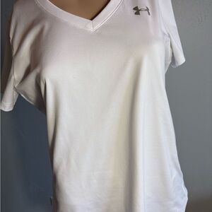 Under Armour Women's Loose Fit White V-Neck Top Size Medium